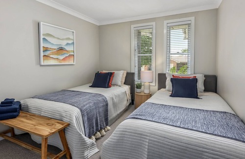 Hillvue House | Beautiful Resort Style Home with Swimming Pool in Tamworth