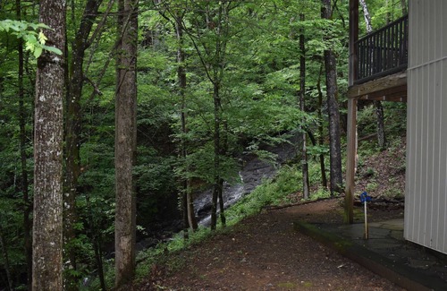 Hiawassee Cabin | Beautiful River/Waterfall Cabin 13 miles to Helen 6 miles to Hiawassee
