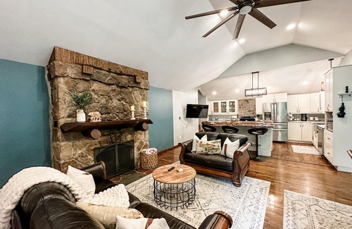 Farwell House | Beautiful Riverfront Home