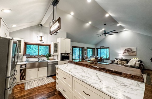 Farwell House | Beautiful Riverfront Home
