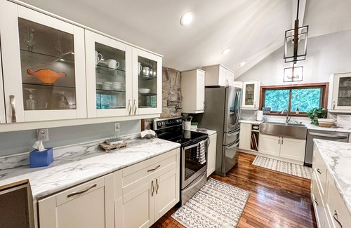 Farwell House | Beautiful Riverfront Home