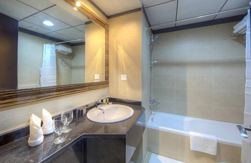 Al Mankhool Apartment | Beautiful Room Near Sharaf Dg Metro By E R