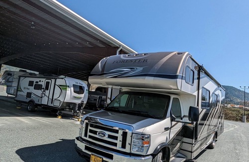 Grants Pass House | Beautiful RV Motorhome sleeps 6/Pet Friendly
