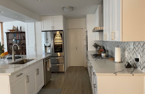 Palma Ceia West House | Beautiful S Tampa Home W/Heated Pool & Jacuzzi, Wi-Fi, Cable, DVD, pingpong,