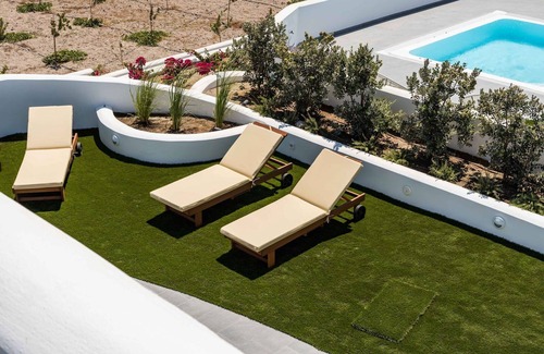 Karterados Villa | Beautiful Santorini Villa | 2 Bedroom Villa | Private Pool & Magical Sea Views.