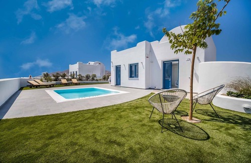 Karterados Villa | Beautiful Santorini Villa | 2 Bedroom Villa | Private Pool & Magical Sea Views.