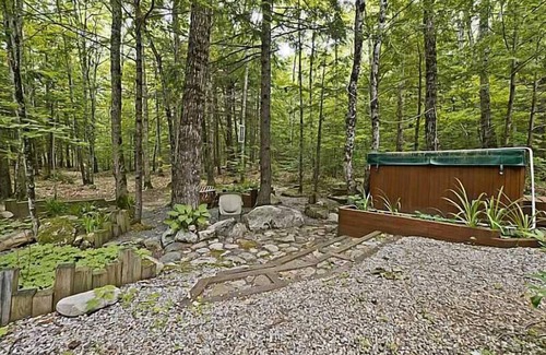 South Casco House | Beautiful Secluded Retreat With Many Amenities