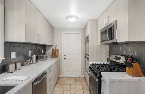 Granada Hills North House | Beautiful Secluded Home