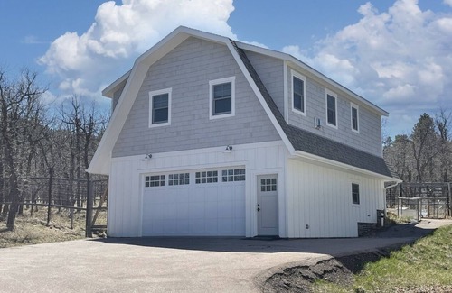 Spearfish Apartment | Beautiful Serene Carriage House Apartment