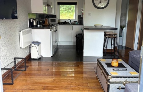 Bont Newydd Ski Chalet | Beautiful Snowdonia Tree Top View Chalet in North Wales