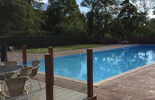 Bont Newydd Ski Chalet | Beautiful Snowdonia Tree Top View Chalet in North Wales