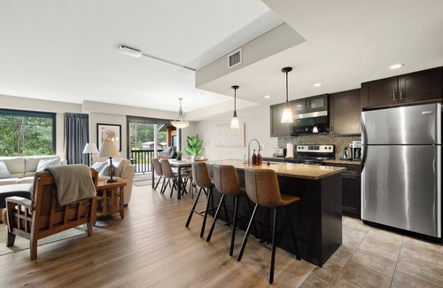 Dead Man's Flats Condo | Beautiful South Facing 2bd/2bth Condo with Hot Tub and Gorgeous Mountain Views!
