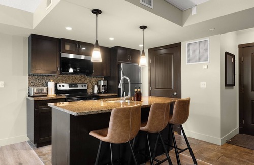 Dead Man's Flats Condo | Beautiful South Facing 2bd/2bth Condo with Hot Tub and Gorgeous Mountain Views!