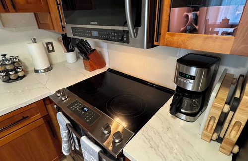 Kihei Condo | Beautiful South Shore Maui 2B/2B Condo w Ocean Views Next to Pickle Ball Courts