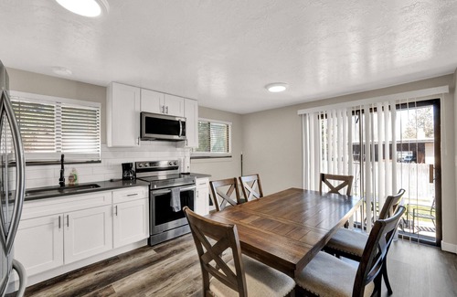 Canyon Rim House | Beautiful spacious twin home w/backyard in great SLC location!
