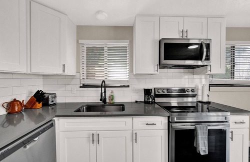 Canyon Rim House | Beautiful spacious twin home w/backyard in great SLC location!