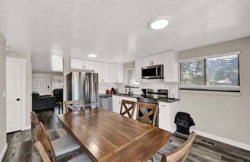 Canyon Rim House | Beautiful spacious twin home w/backyard in great SLC location!