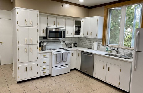 Northwest Yonkers Apartment | Beautiful, spacious, and centrally located - 25 minutes from the heart of NYC.