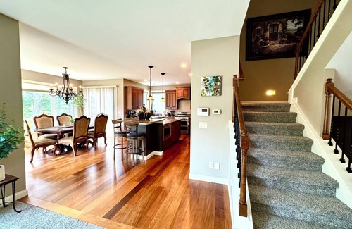Cedar Rapids House | Beautiful & Spacious 6-bedroom house with Entertainment