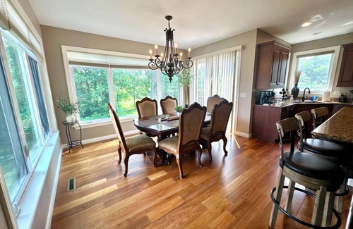 Cedar Rapids House | Beautiful & Spacious 6-bedroom house with Entertainment