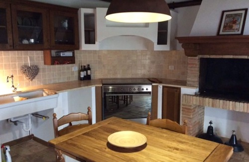 Amelia House | Beautiful stone country house - wine tours arranged