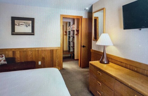 Moscow Resort | Beautiful Stowe VT Resort-Deluxe Guesthouse Available for Peak Summer Week