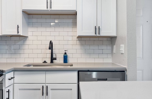 University Hills and Windsor Park Apartment | Beautiful Studio in University Hills 9443