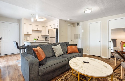 University Hills and Windsor Park Apartment | Beautiful Studio in University Hills 4837