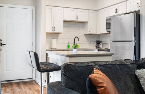 University Hills and Windsor Park Apartment | Beautiful Studio in University Hills 4837