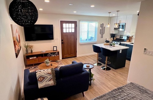 Valley Glen Apartment | Beautiful Studio with Private Patio