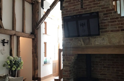 Battle House | Beautiful Sussex Barn in the vale of Ashburnham sleeps 10