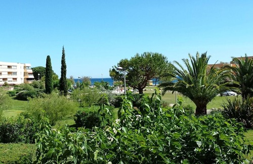 La Londe-les-Maures Apartment | Beautiful T3, 150m from the beach, 2 bedrooms, large loggia, secure parking.