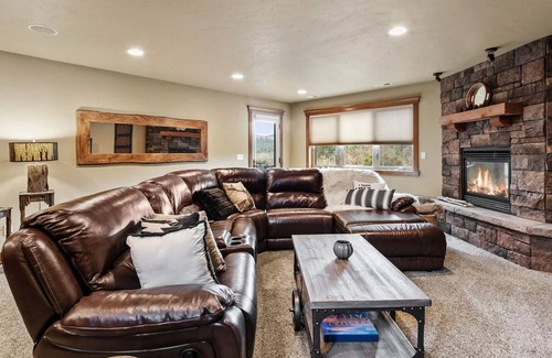 Lincoln County Cabin | BEAUTIFUL TIMBER ACCENTED CABIN