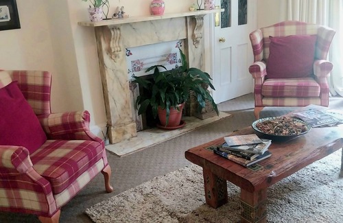 Glasgow House | Beautiful town house in Old Cathcart village only 15 minutes from city centre.