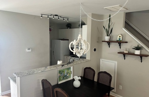 Northeast Raleigh House | Beautiful townhome on golf course, near downtown and hospitals