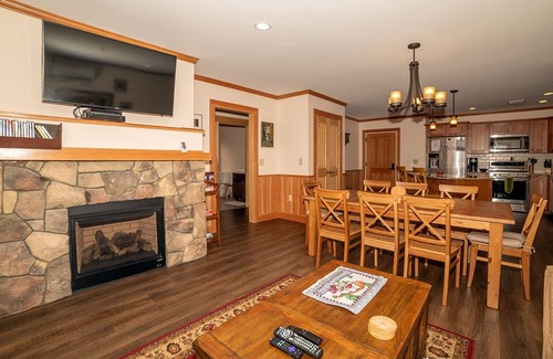 North Conway Condo | Beautiful townhome on Mt Cranmore-pool-hot tub & alot of fun amenties.