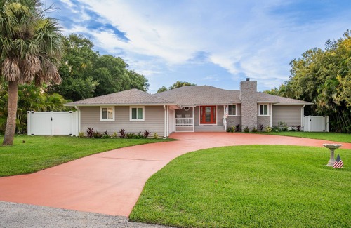 Roseland House | Beautiful tranquility, 1 block from the Indian River with heated pool