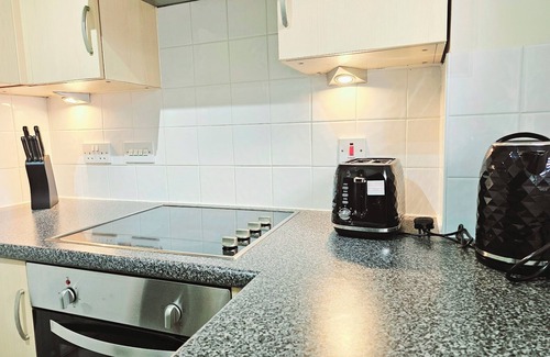 Long Eaton House | Beautiful Two Bed House in Long Eaton - Nottingham with Netflix