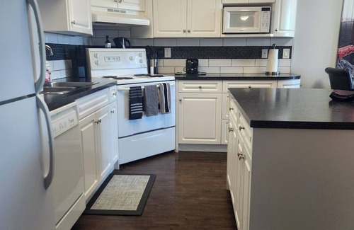 Red Deer Condo | Beautiful Two Bedroom Condo At Checkmate Condominiums - Great Central Location!
