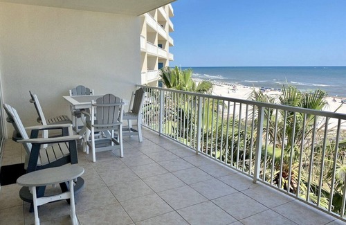 Orange Beach Condo | Beautiful Unit & Stunning Views! Beach Chair Service Included!