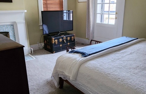 Midway Apartment | Beautiful upstairs apartment located in historic downtown Midwayn