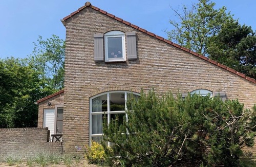 Westenschouwen House | Beautiful vacation home right next to the dunes and nature reserve in Burgh-Haamstede