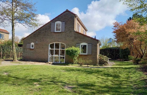 Westenschouwen House | Beautiful vacation home right next to the dunes and nature reserve in Burgh-Haamstede
