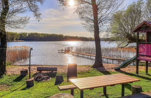 Barczewo House | Beautiful vacation country house with large garden directly on the water.