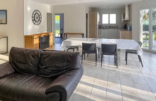 Montcabrier House | Beautiful vacation home with pool on the edge of the forest.