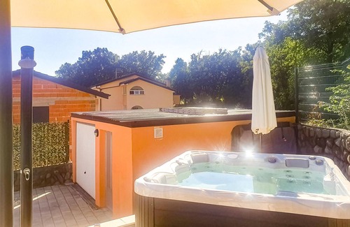 Kuceli House | Beautiful vacation home with pool and jacuzzi near the Kvarner Bay.