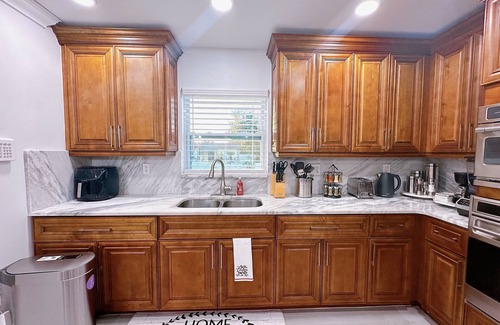 Temple Crest House | Beautiful Vacation Home w/patio area- 5 min from Busch Garden, Clearwater Beach.