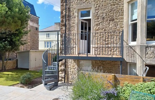 Clevedon House | Beautiful Victorian House overlooking the sea in Clevedon.