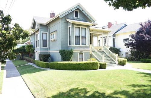 Alameda House | Beautiful Victorian Home- In the heart of Alameda. Minutes from San Francisco