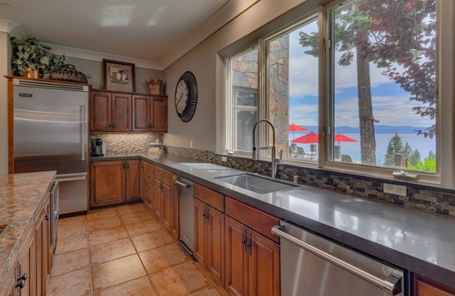 Tahoe Vista House | Beautiful View by the Lake, Bella Vista
